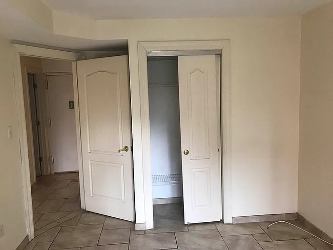 142-37 38th Ave, Unit APT 2A in Queens, NY - Foto de edificio - Building Photo