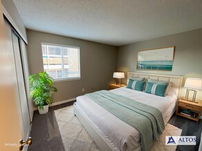 1094 S Dearborn St in Aurora, CO - Building Photo - Building Photo