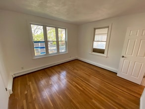 88 Irving St, Unit 1 in Everett, MA - Foto de edificio - Building Photo