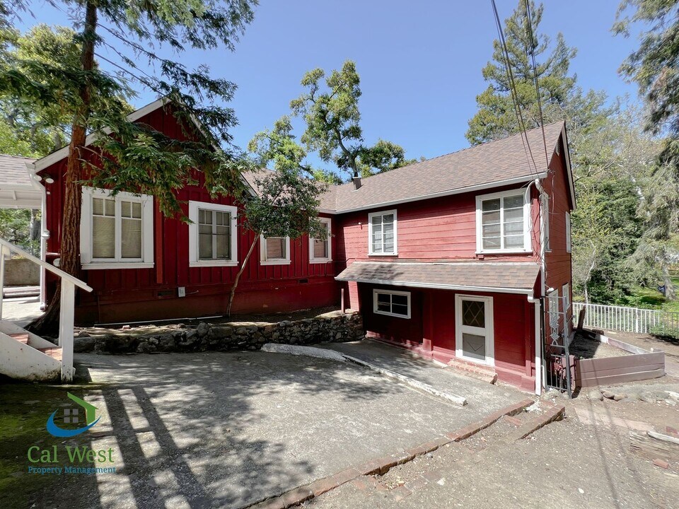 21305 Bertram Rd in San Jose, CA - Building Photo