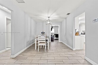 9480 NW 26th St in Sunrise, FL - Building Photo - Building Photo