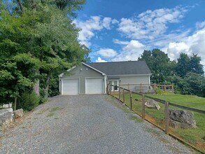 6815 Viscoe Rd in Radford, VA - Building Photo - Building Photo