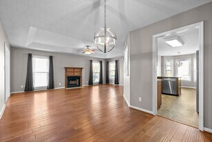 714 W Creek Dr in Clarksville, TN - Building Photo