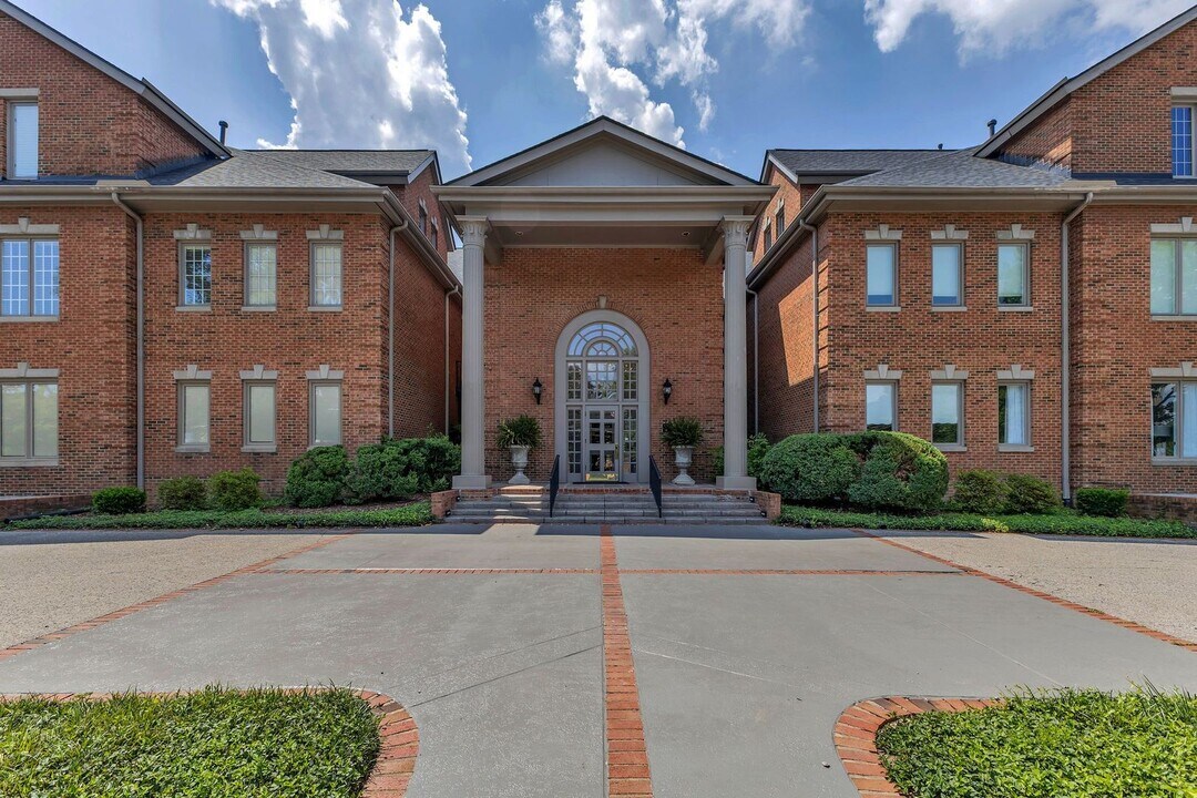 3733 West End Ave in Nashville, TN - Building Photo
