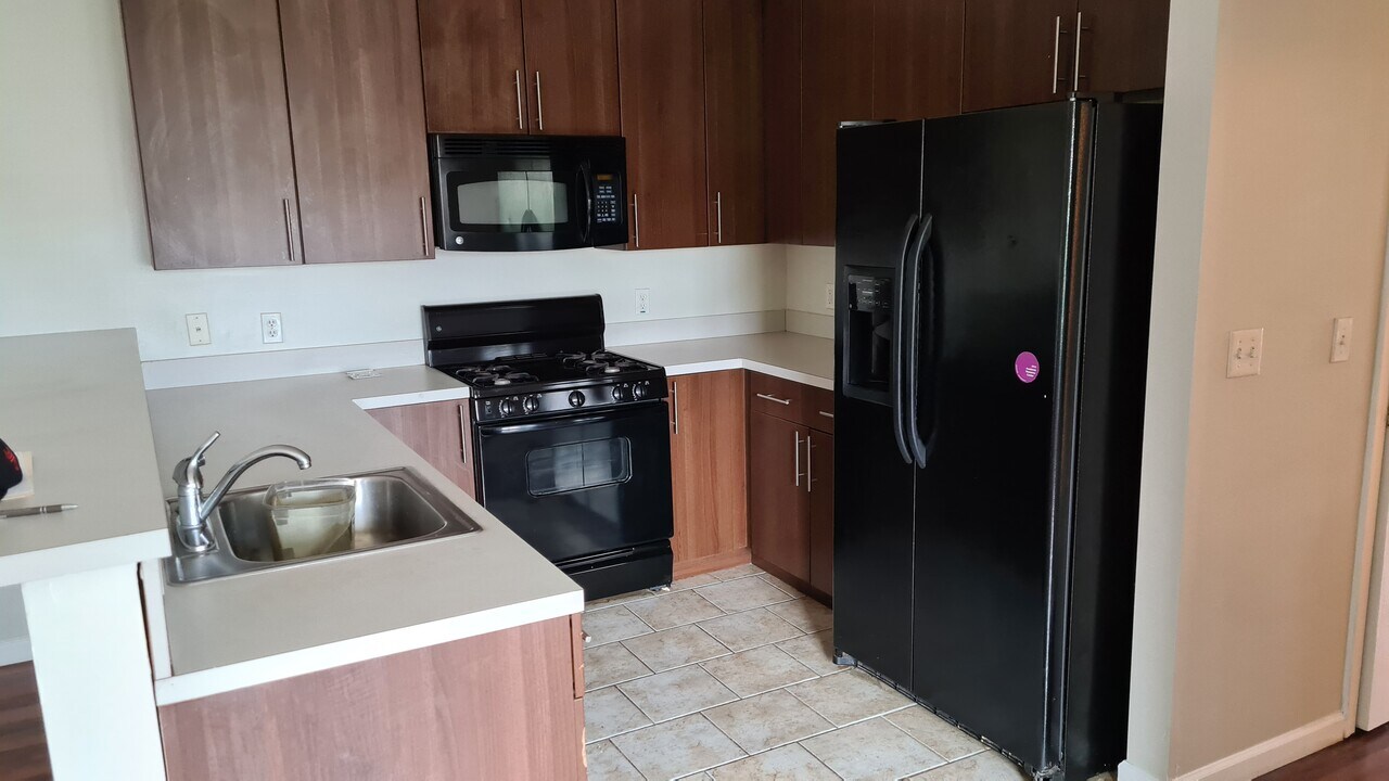 845 Newark Ave in Jersey City, NJ - Building Photo