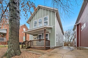 304 S College Ave in Fayetteville, AR - Building Photo