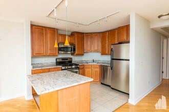 545 N Dearborn St, Unit 1611 in Chicago, IL - Building Photo - Building Photo