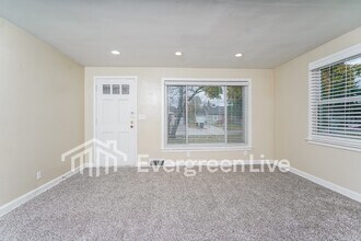 5125 W Stark St in Milwaukee, WI - Building Photo - Building Photo