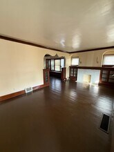 11317 Nelson Ave, Unit Downstairs in Cleveland, OH - Foto de edificio - Building Photo