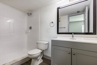 Nordica Bay in St. Petersburg, FL - Building Photo - Interior Photo