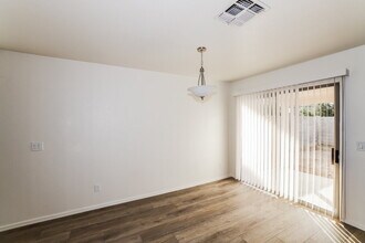 11841 W Wethersfield Rd in El Mirage, AZ - Foto de edificio - Building Photo