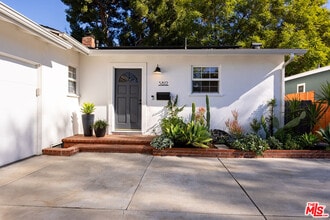 5812 Bevis Ave in Los Angeles, CA - Building Photo - Building Photo