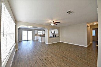 1918 Summer Rain Dr in Cedar Park, TX - Building Photo - Building Photo