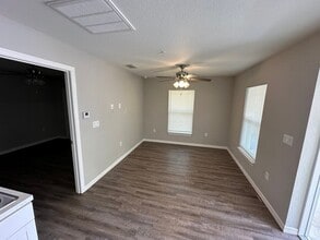 5580 NE 35th St, Unit 1 in Silver Springs, FL - Foto de edificio - Building Photo