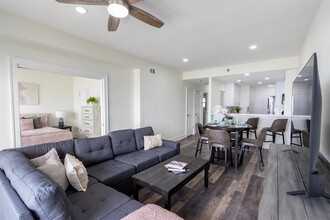 7700 Seawall Blvd in Galveston, TX - Building Photo - Building Photo