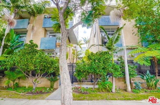 11960 Iowa Ave in Los Angeles, CA - Building Photo - Building Photo