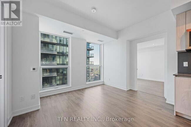 327-4327 King St W in Toronto, ON - Building Photo - Building Photo