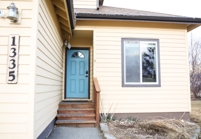 1335 N Cedar Hls Dr in Palmer, AK - Building Photo - Building Photo