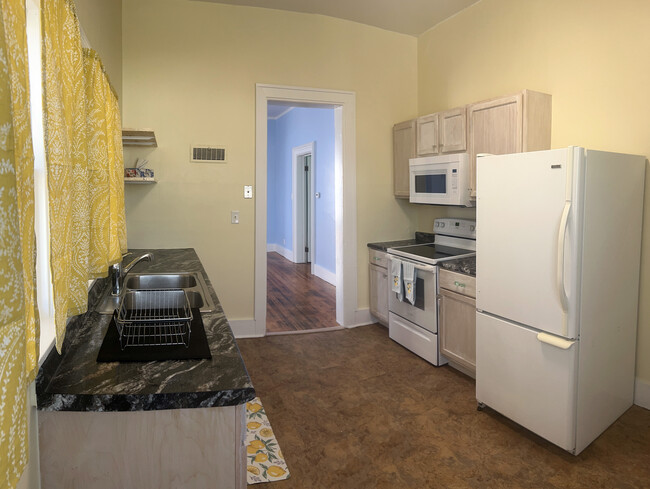 412 W Call St, Unit Apartment #2 - Middle