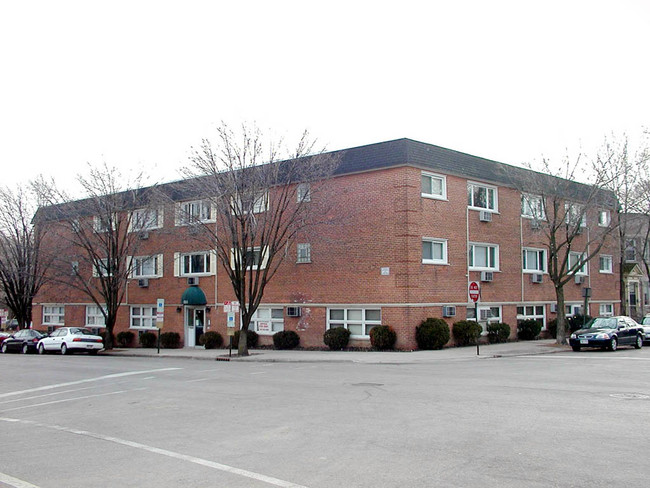 800 Custer Ave in Evanston, IL - Foto de edificio - Building Photo