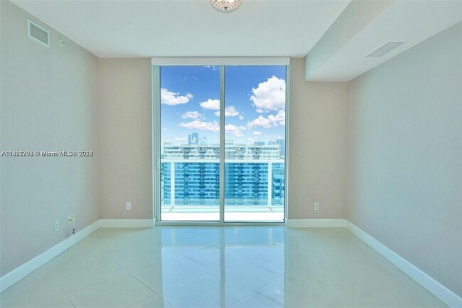 1945 S Ocean Dr, Unit 2303 in Hallandale Beach, FL - Foto de edificio - Building Photo