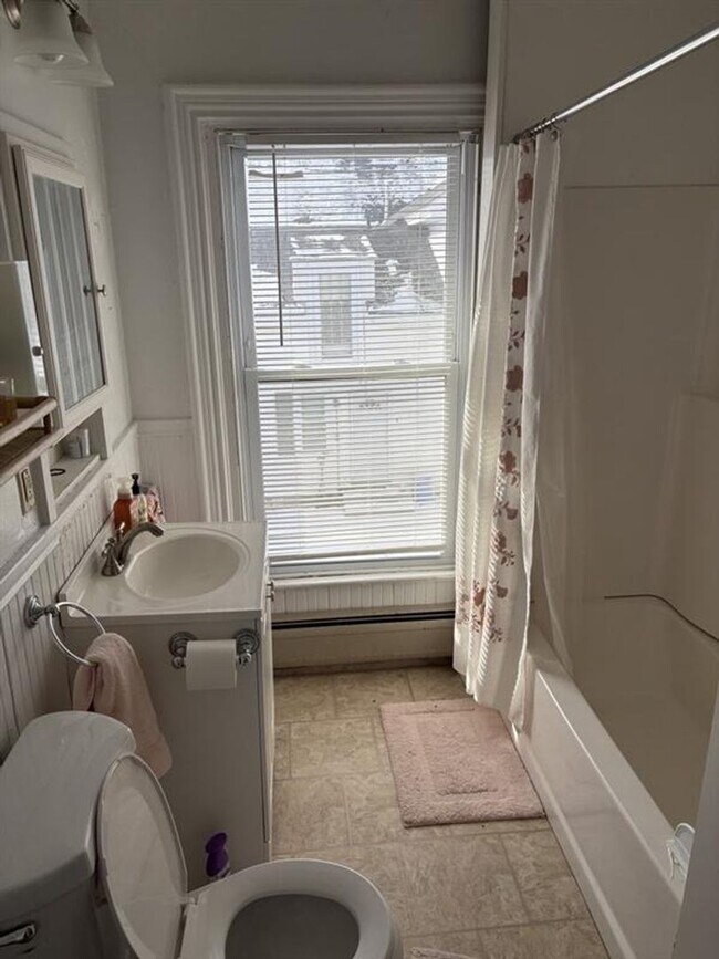 15 Pond St-Unit -B in Orono, ME - Building Photo - Building Photo