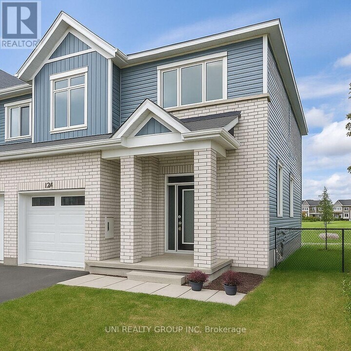 324 Canadensis Ln in Ottawa, ON - Building Photo