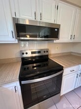 605 Winchester Ln in Monroe Township, NJ - Building Photo - Building Photo