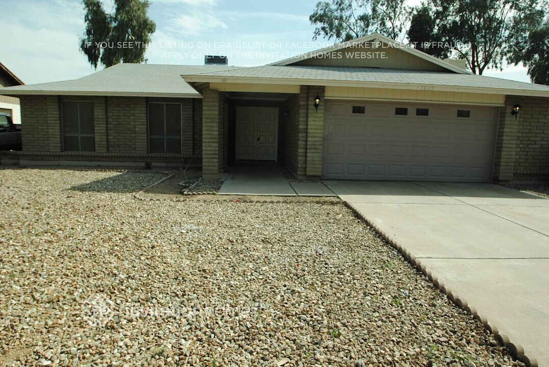 7525 W Pinchot Ave in Phoenix, AZ - Building Photo