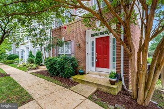 3814 Dominion Mill Dr in Alexandria, VA - Building Photo - Building Photo