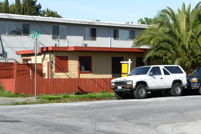 1324-1326 Addison St in Redwood City, CA - Building Photo - Building Photo