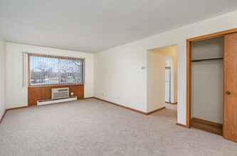 1700/10 Johnson St in Minneapolis, MN - Building Photo - Interior Photo