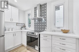 10 Comet Ave in Hamilton, ON - Building Photo - Building Photo