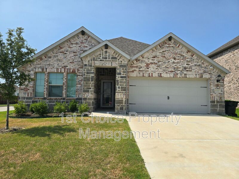 2101 Sun Star Dr in Haslet, TX - Building Photo