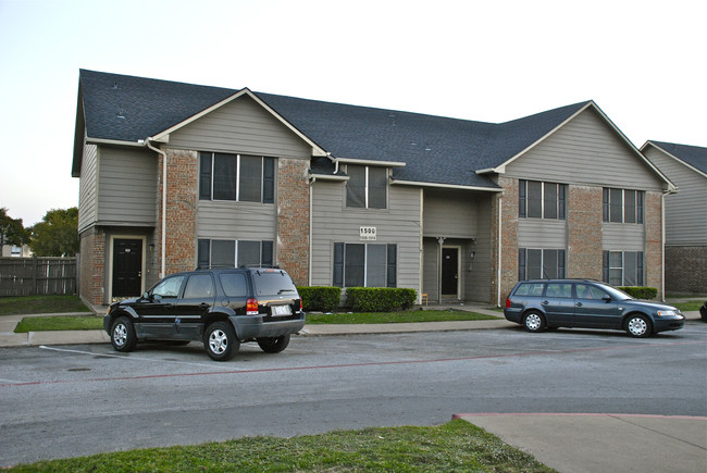 Parkway East Townhomes in Arlington, TX - Foto de edificio - Building Photo