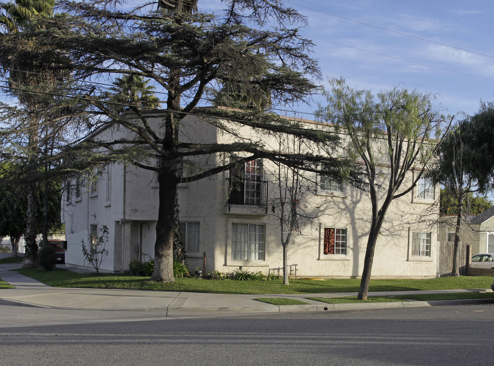 7591 5th St in Buena Park, CA - Foto de edificio