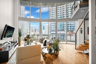 690 SW 1st Ct, Unit 1502 in Miami, FL - Building Photo - Building Photo