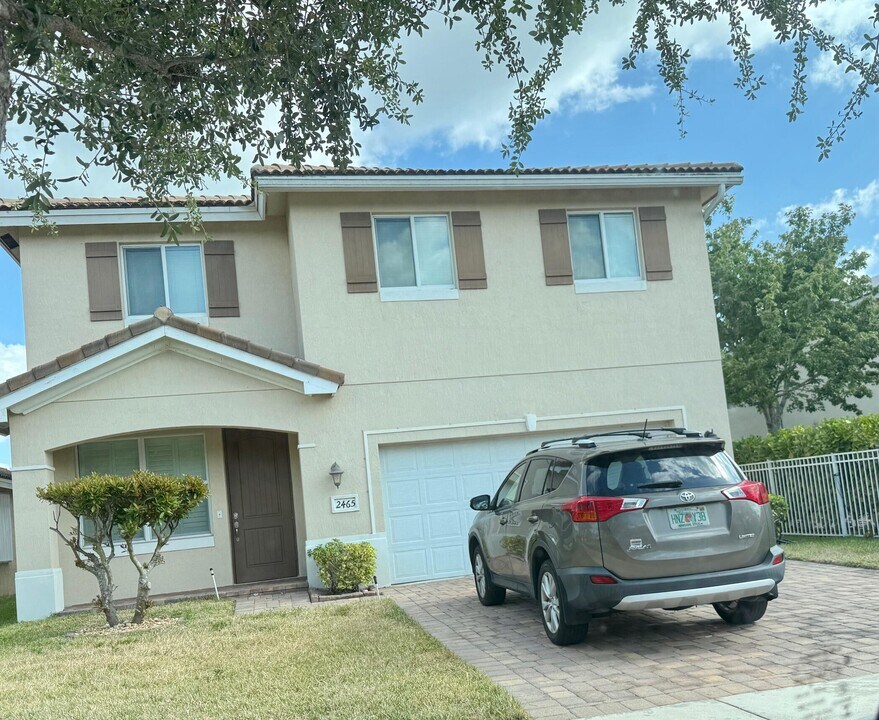 2465 SW Liberty St in Palm City, FL - Building Photo