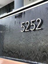 5252 NW 85th Ave in Doral, FL - Building Photo - Building Photo