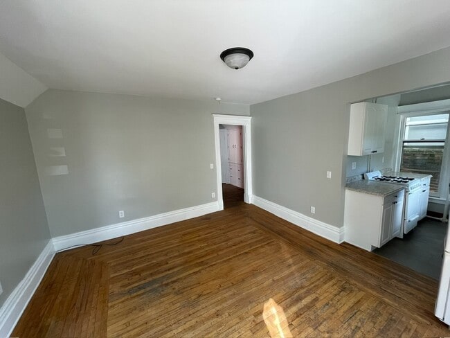 413 W Dutton St, Unit Apt#3 in Kalamazoo, MI - Building Photo - Building Photo