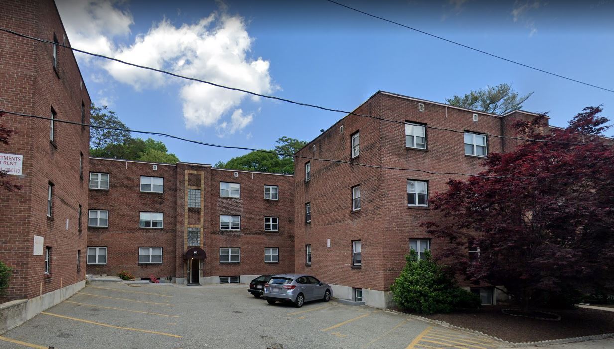 63 Selkirk Rd in Boston, MA - Foto de edificio