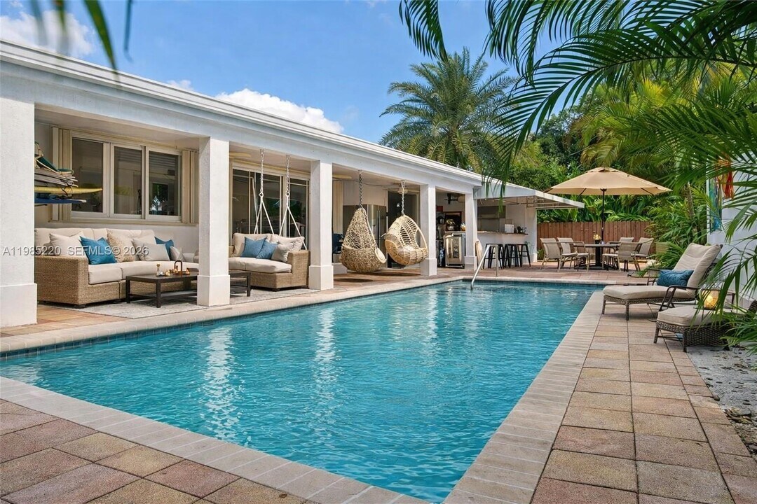 8300 SW 31st St in Miami, FL - Building Photo