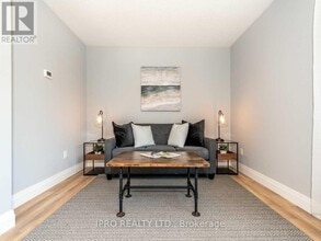 98-98 Falconer Dr in Mississauga, ON - Building Photo - Building Photo