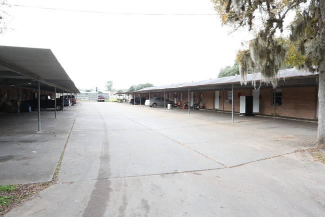 Lauren Oaks Apartments in Sweeny, TX - Building Photo - Building Photo