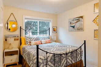 756 N 76th St in Seattle, WA - Building Photo - Building Photo
