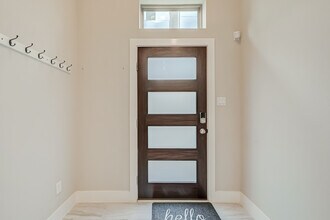 5838 E Post Oak Ln in Houston, TX - Foto de edificio - Building Photo