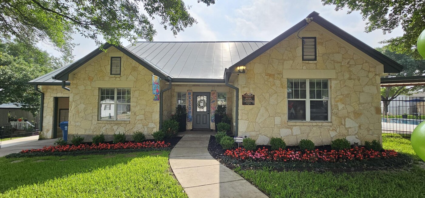 Camino Creek in San Antonio, TX - Foto de edificio