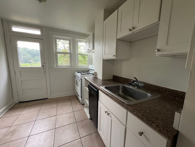 1940 Antietam St in Pittsburgh, PA - Building Photo - Building Photo