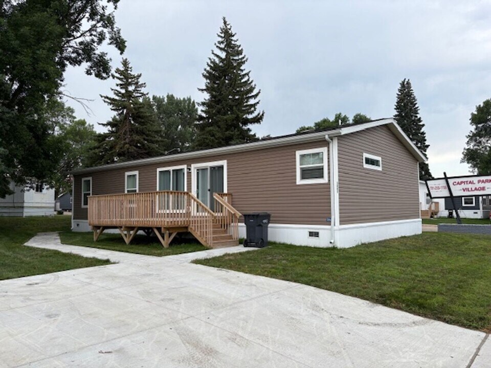 1821 N 11th St in Bismarck, ND - Building Photo