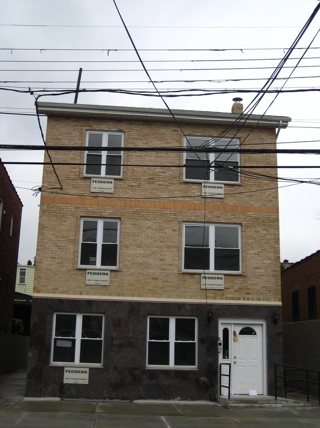 57-43 Penrod St in Flushing, NY - Building Photo - Building Photo